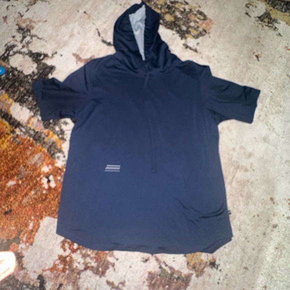 Short Sleeve Hoodie - Picture 3 of 4